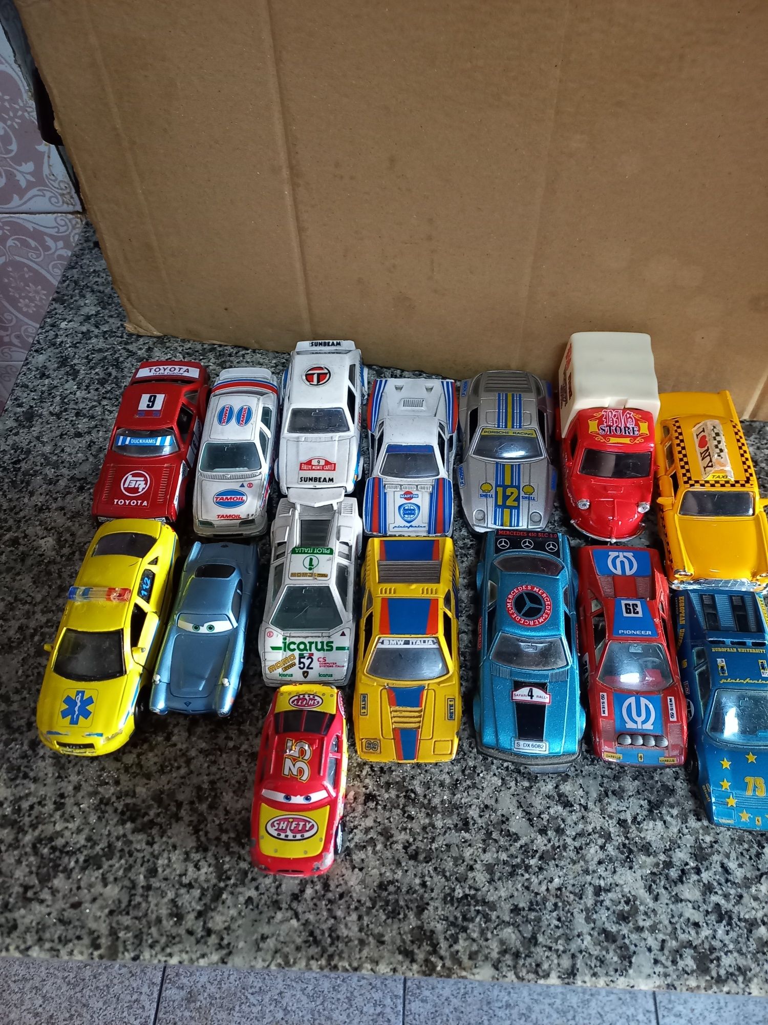 Carrinhos  de  colecção   de  varios  Modelos