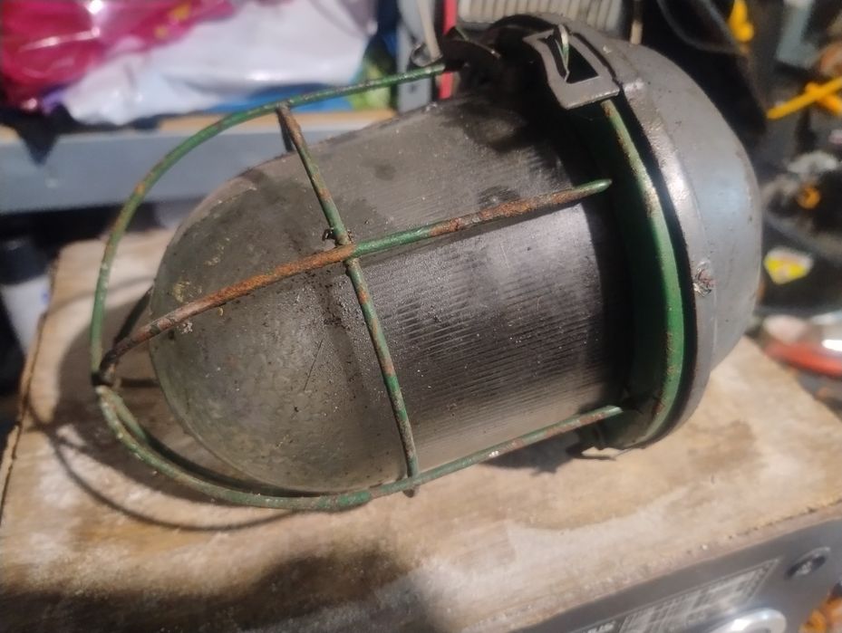 Stara lampa przemysłowa warsztatowa LOFT PRL zsrr