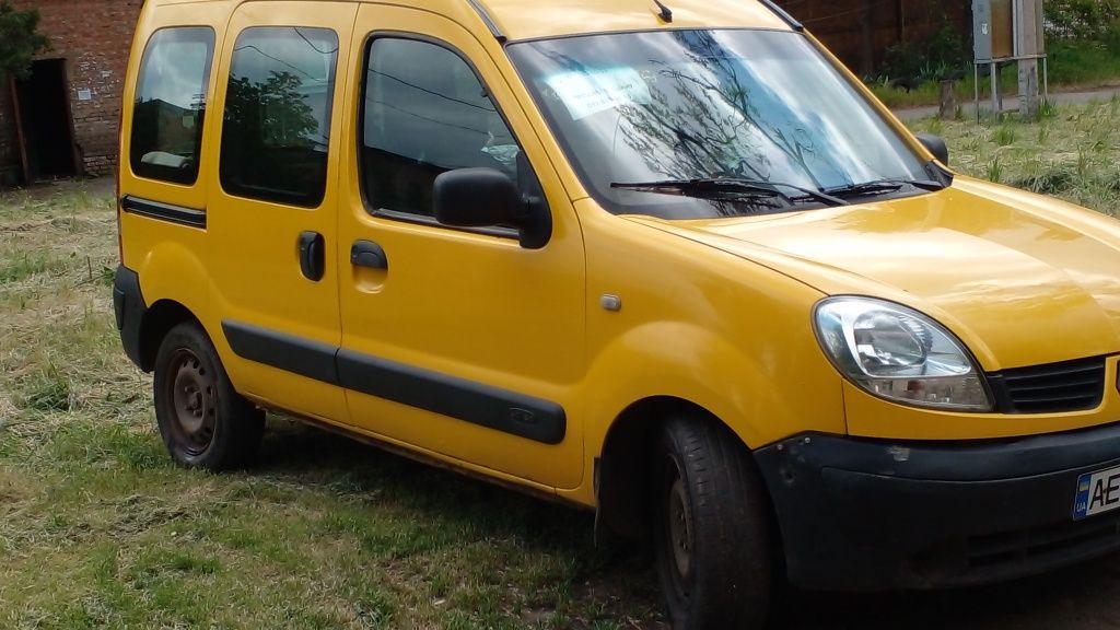 Продам машину Renault Kangoo