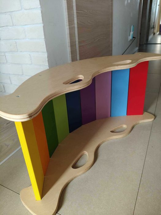 Playtive Drewniany bujak montessori w kolorach tęczy
