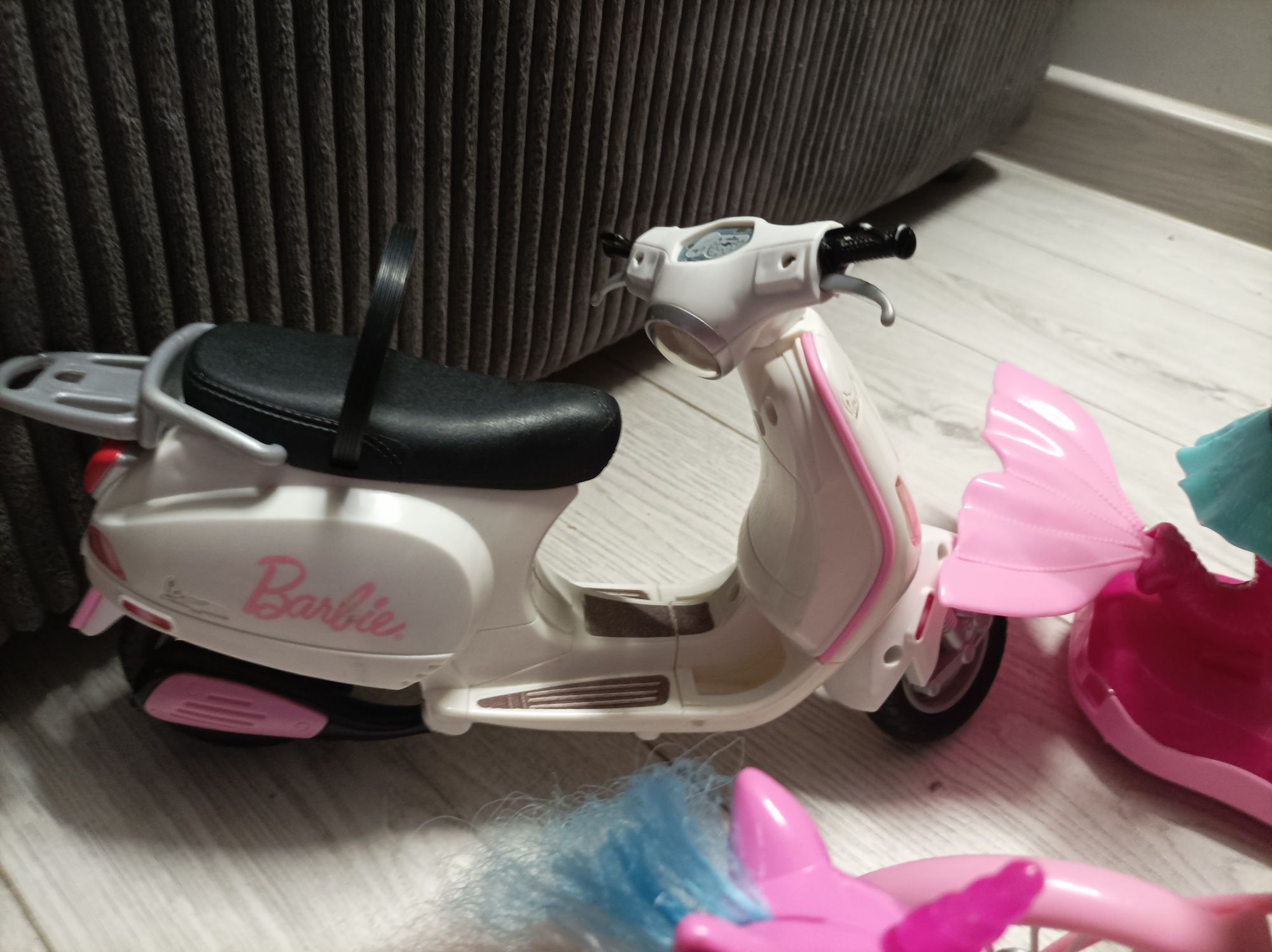 Barbie motor rower