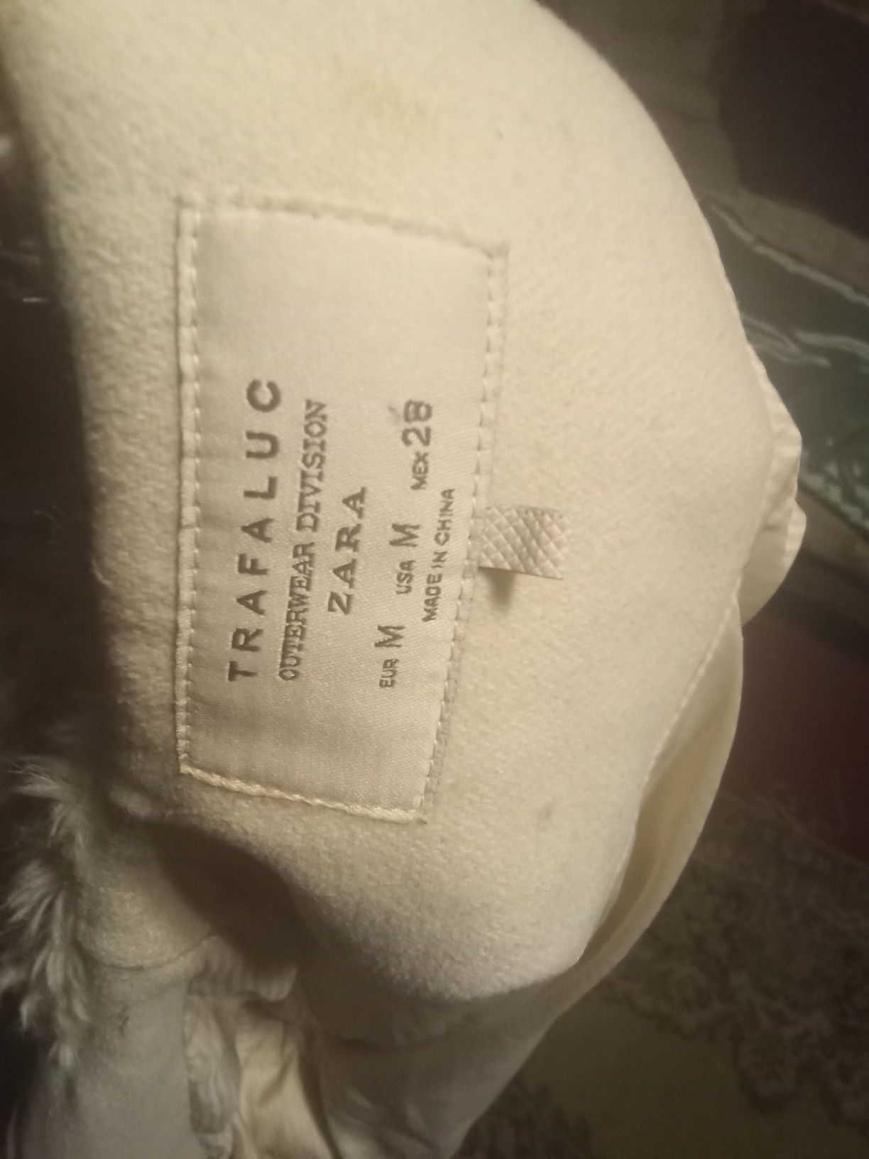 Шубка,мех ,колір білий ,р,М.,zara