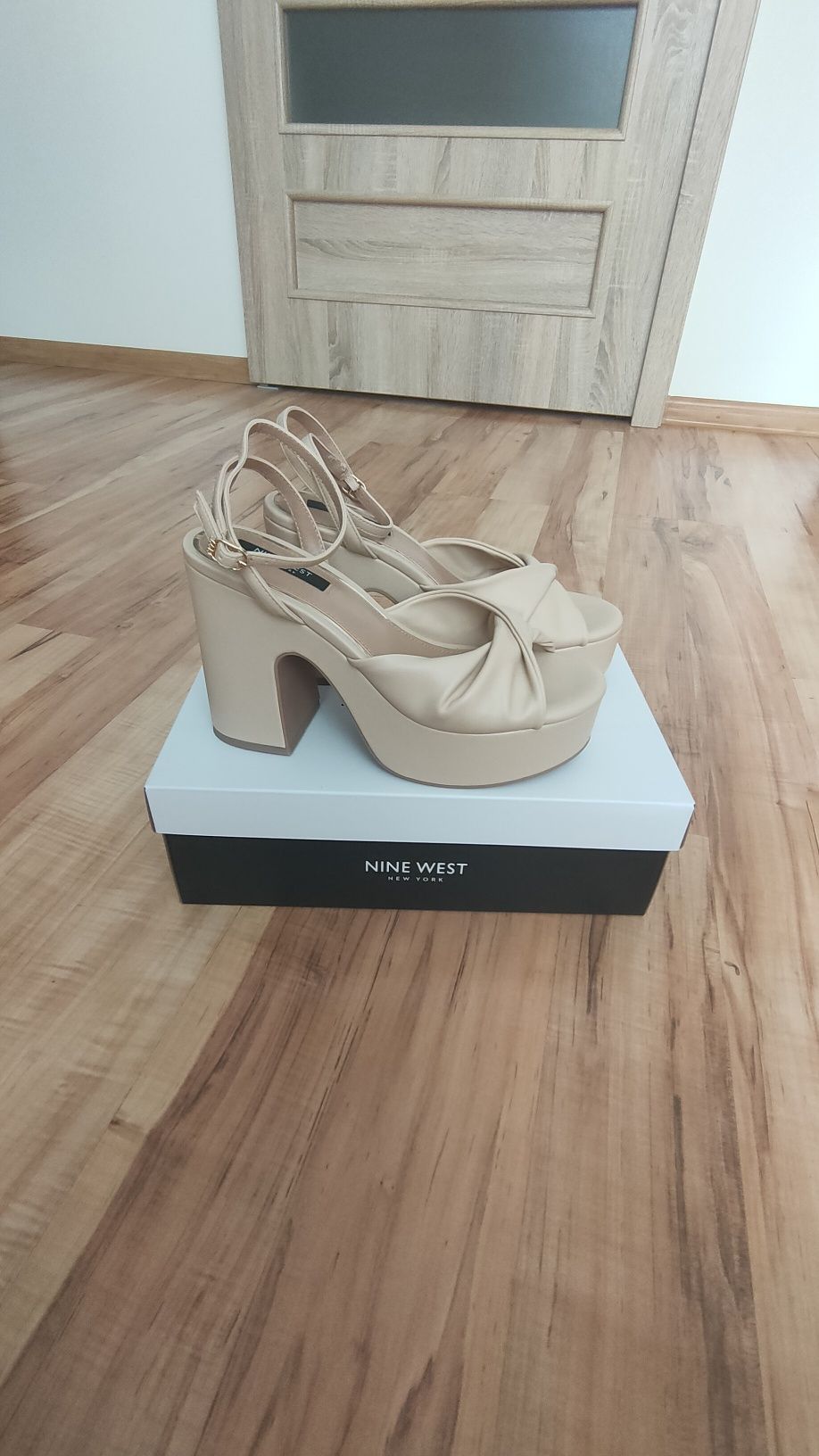 Nine West, buty na koturnie, sandały damskie