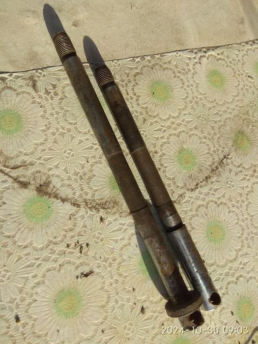 Ось колеса мото ИЖ. Передняя .