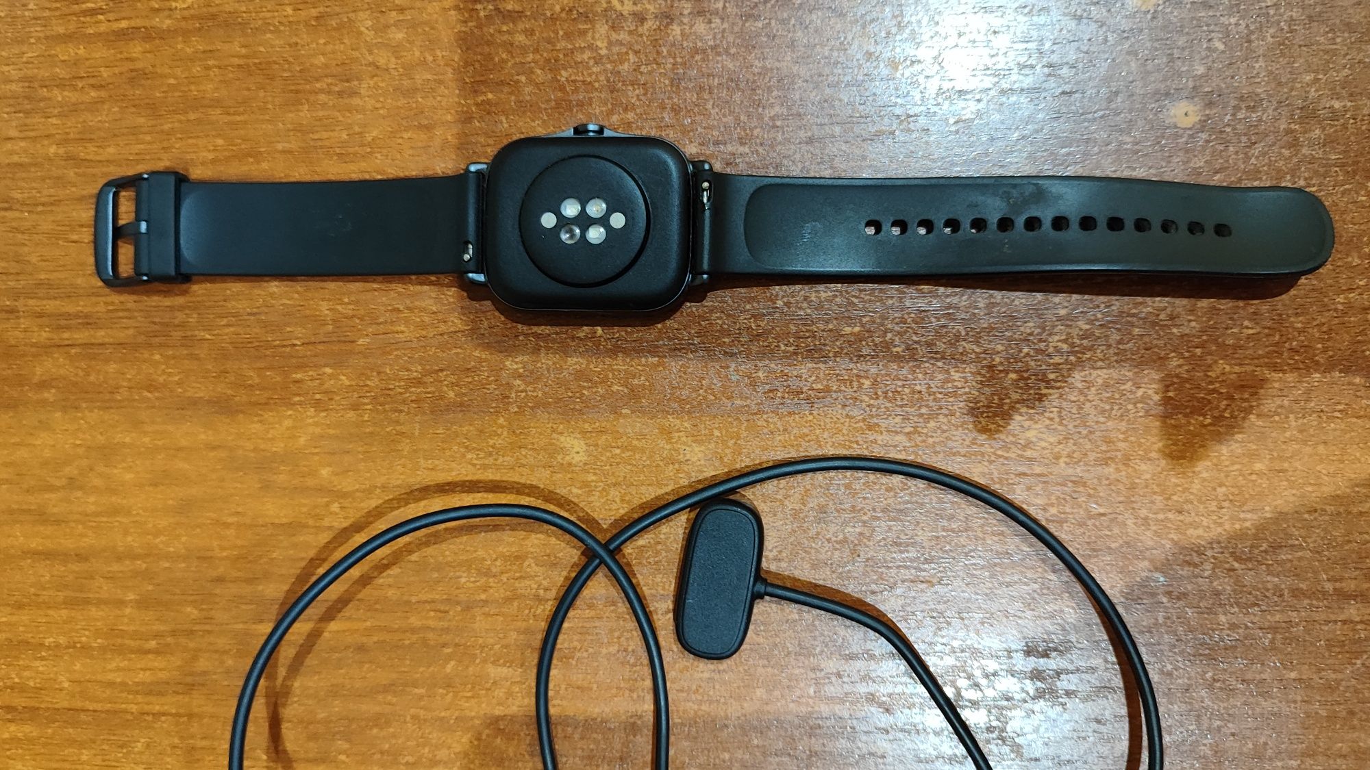 Продам часы в отличном рабочем состоянии Amazfit GTS 2e