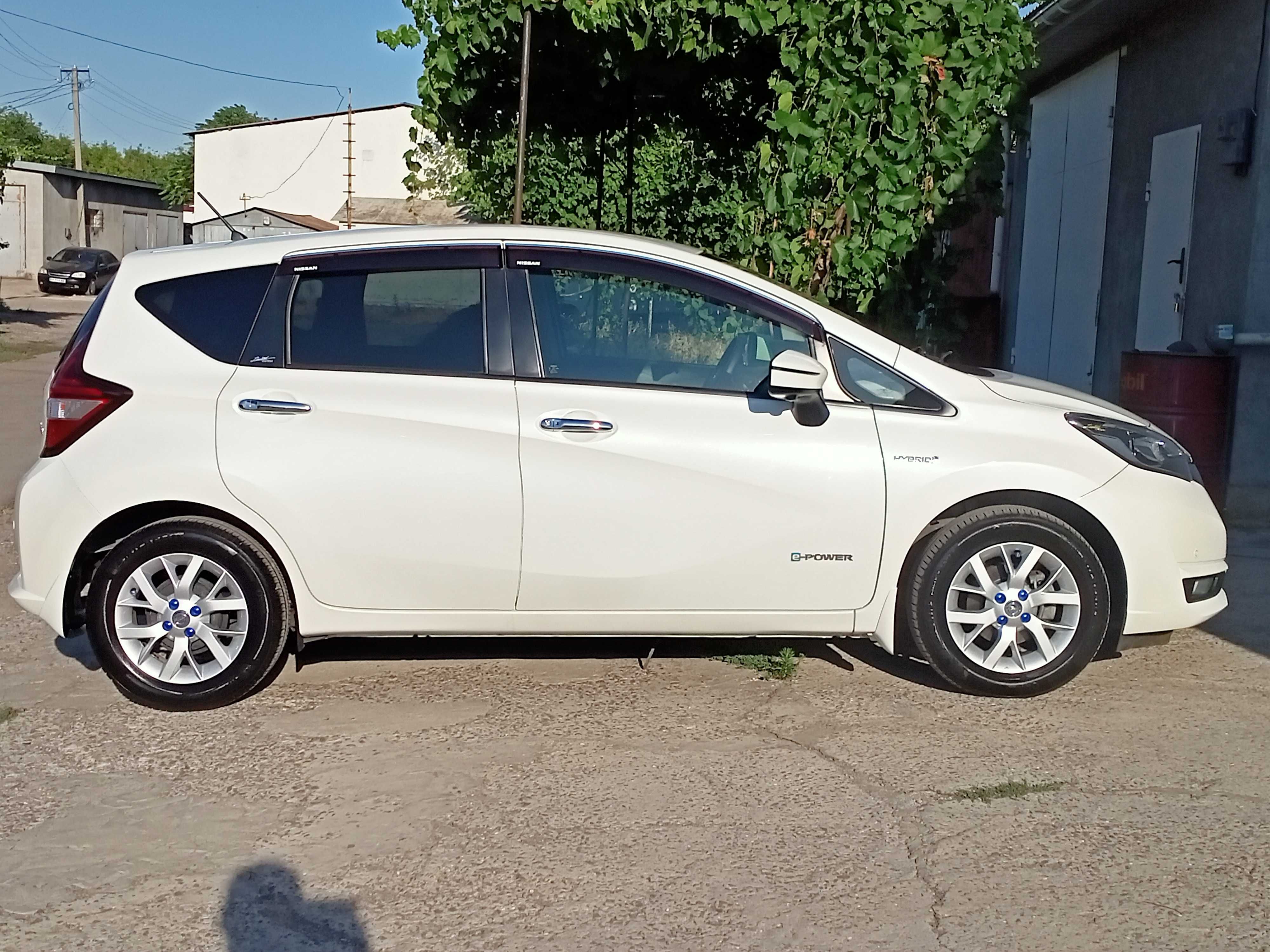 Продам NISSAN NOTE - HYBRID! Состояние НОВОГО АВТО! 2018 год!