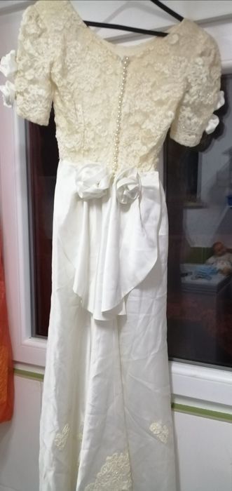 Vestido e sapatos de noiva