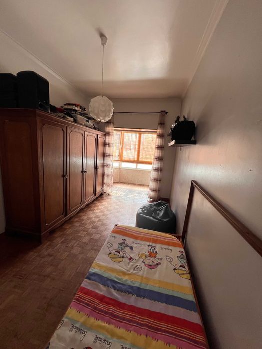 Apartamento T3 c/elevador no centro do Laranjeiro pronto a habitar!