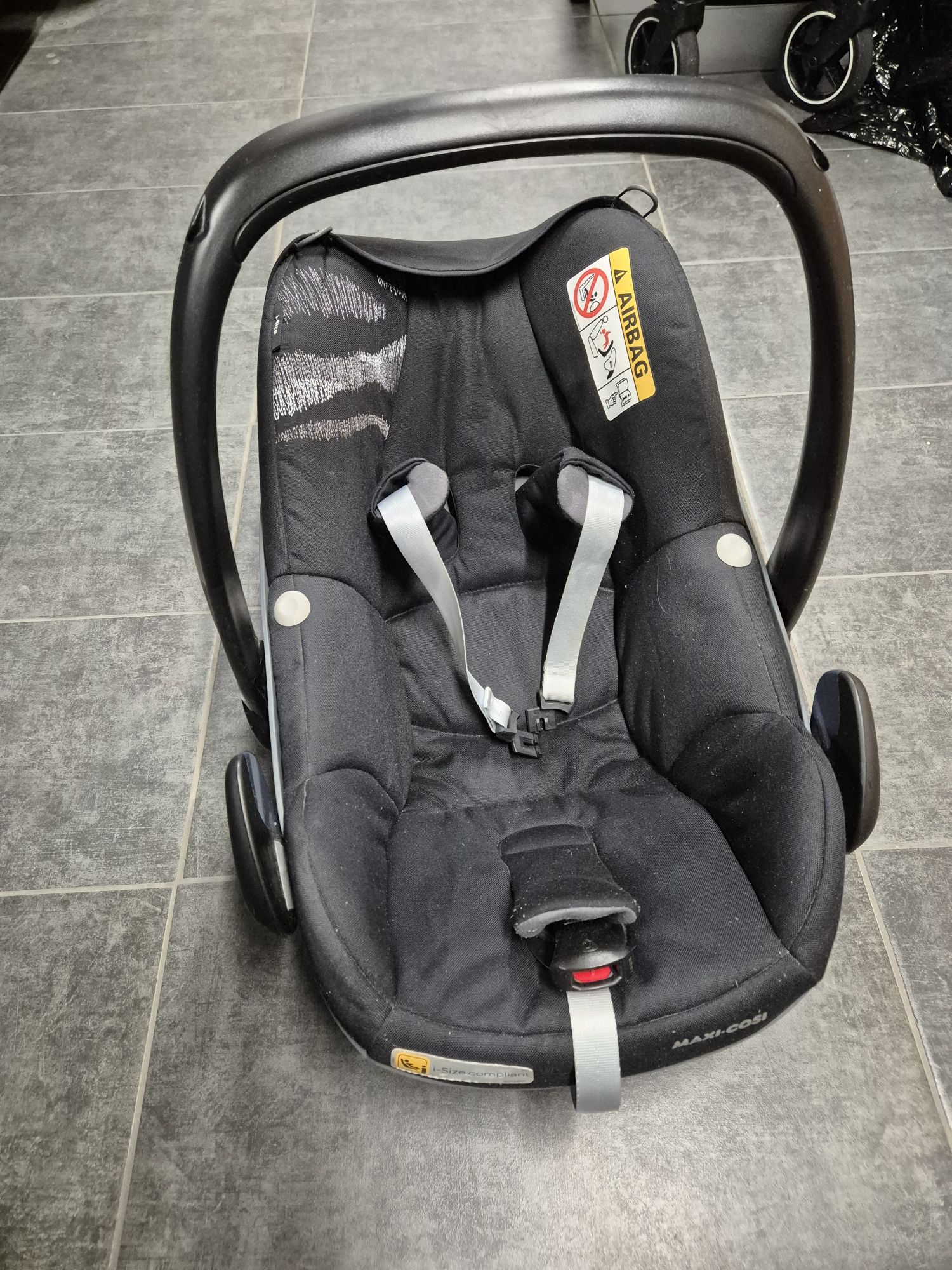 Fotelik samochodowy Maxi Cosi Pebble Pro i-Size z bazą FamilyFix One