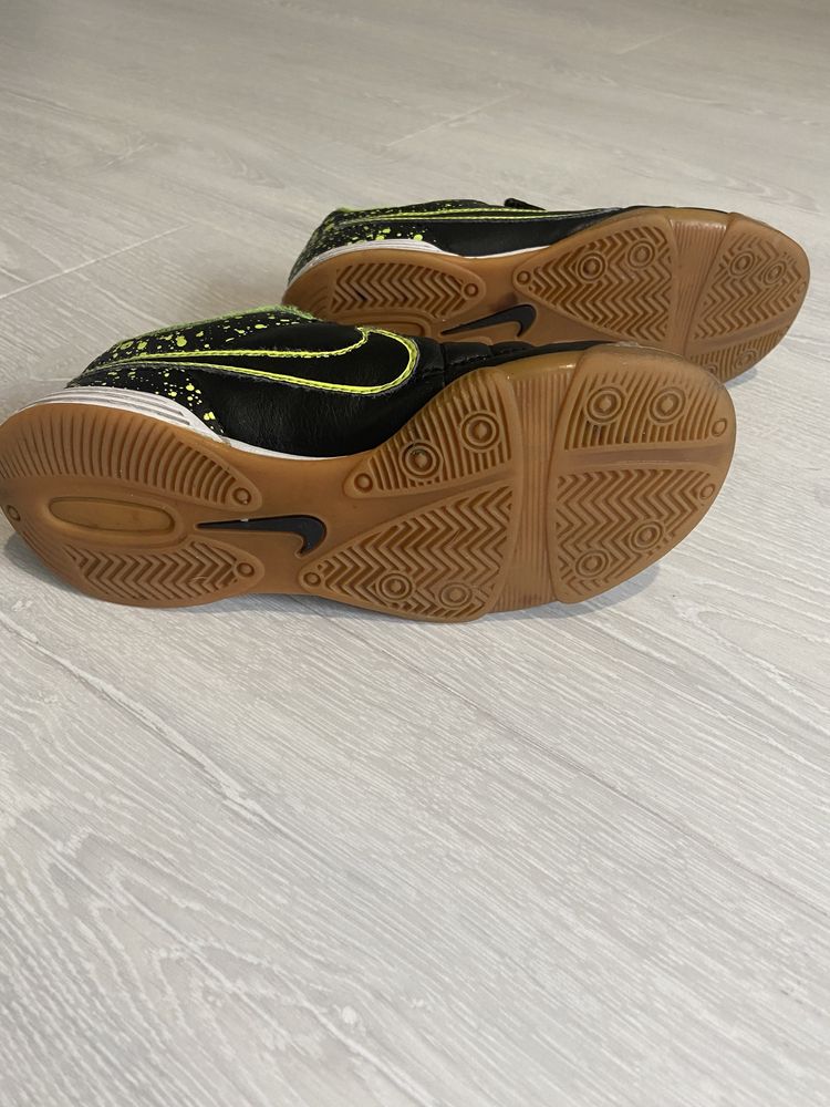 Футзалки nike tempo