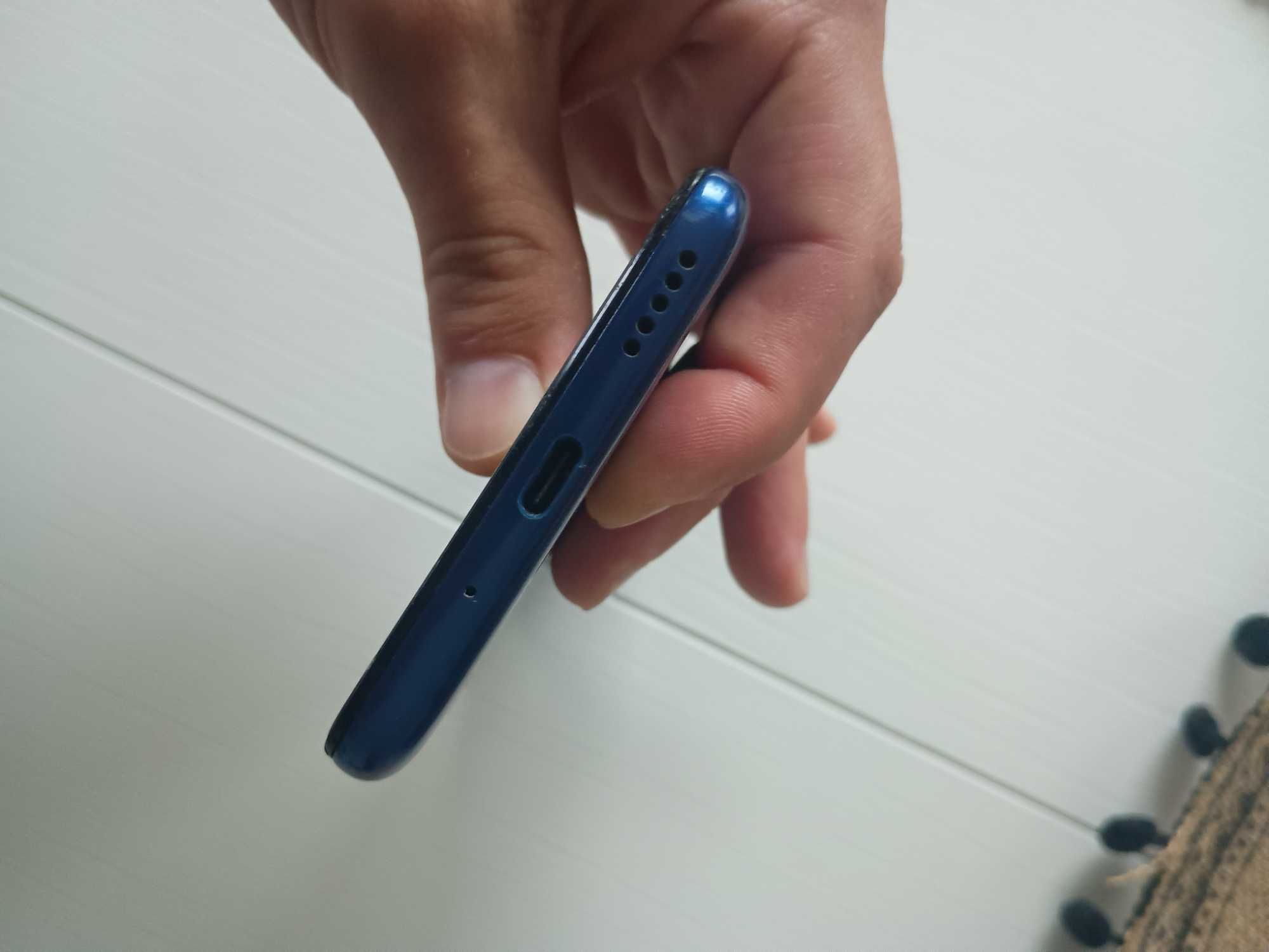 Motorola G8 XT2045-2 4/64GB Dual SIM Granat USZKODZONY EKRAN Czyżkówko