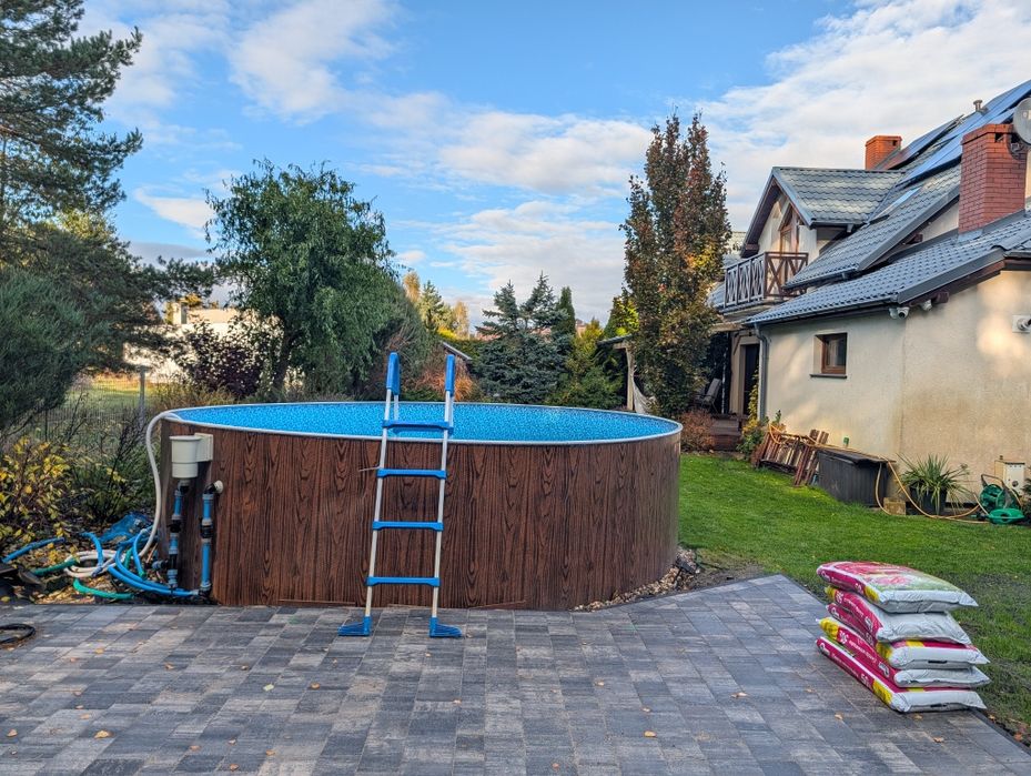 Basen ogrodowy kanadyjski