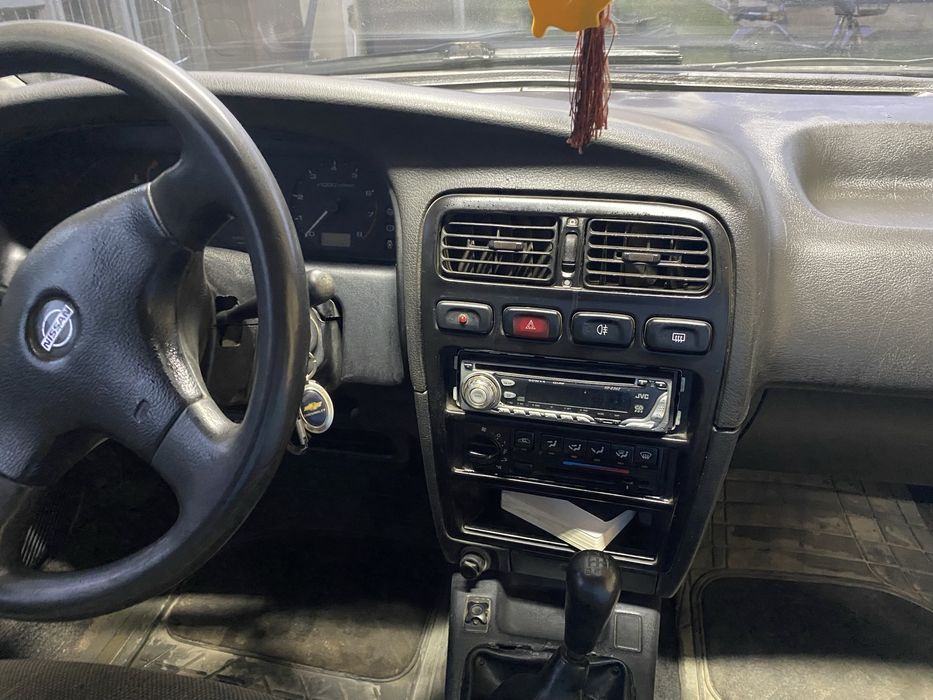 Продам нісан примера