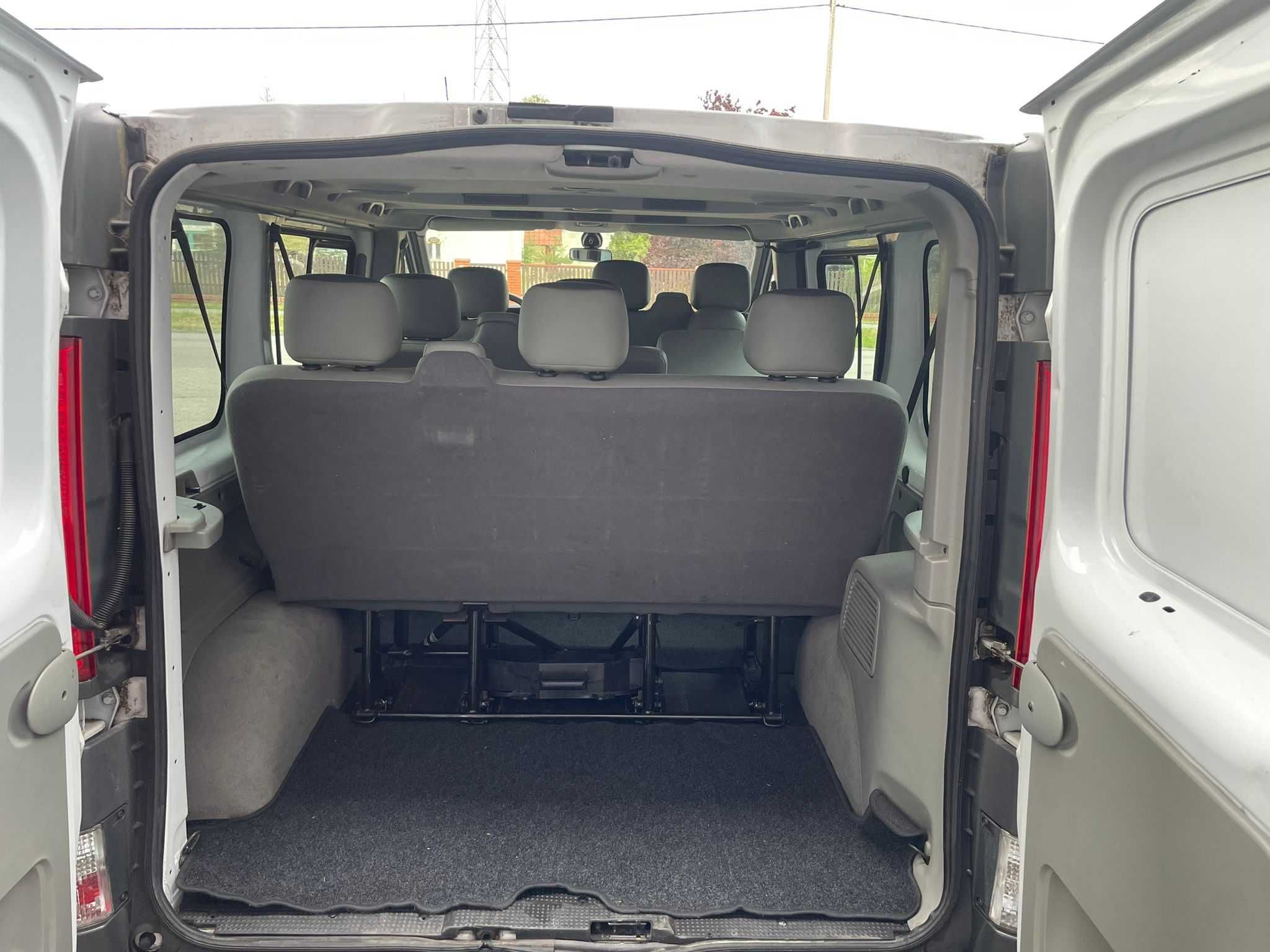 Wynajem busa 9 osobowego OPEL VIVARO B+LPG