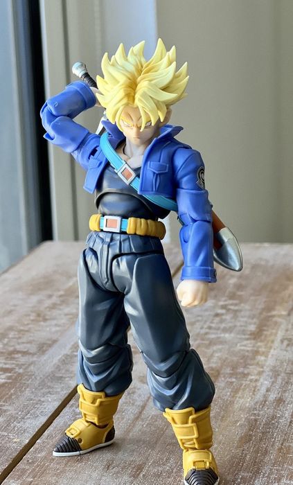 Figura Dragon Ball Z Super Saiyan Trunks SHF – 15 cm – Nova
