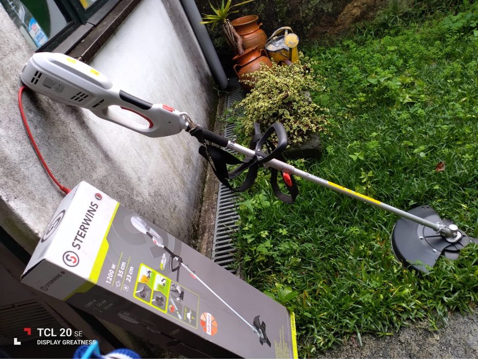 Máquina de relva para aparar os cantos