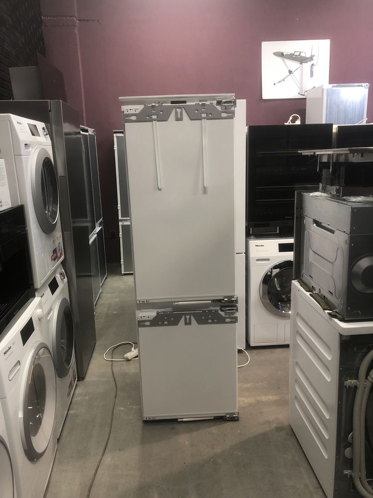 Холодильник під монтування фірми Miele KFNS37432 iD