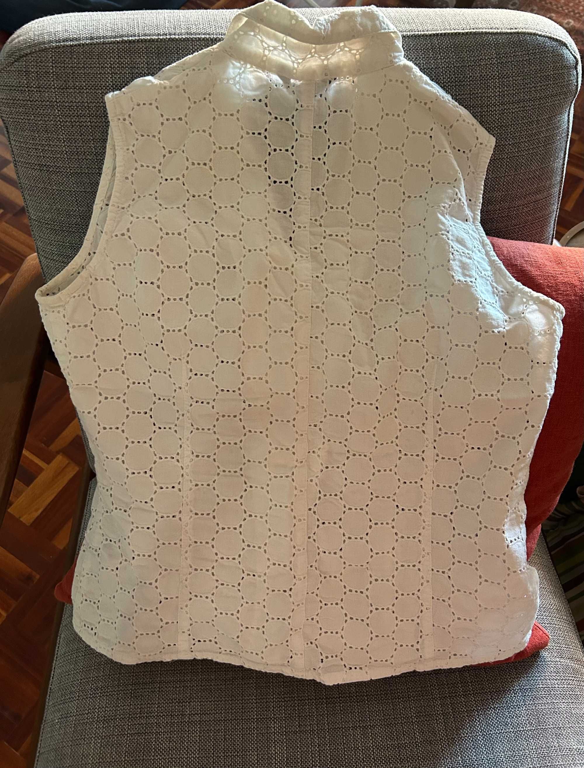 Blusa branca manga à cava