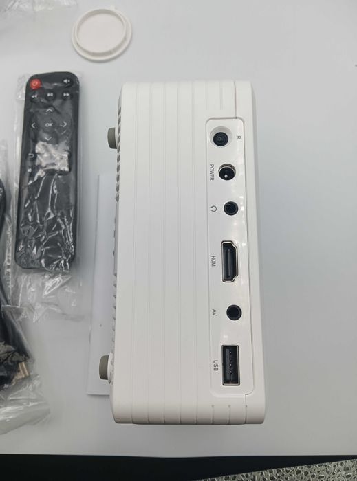 Projetor Portátil AKIYO 1080P Full HD