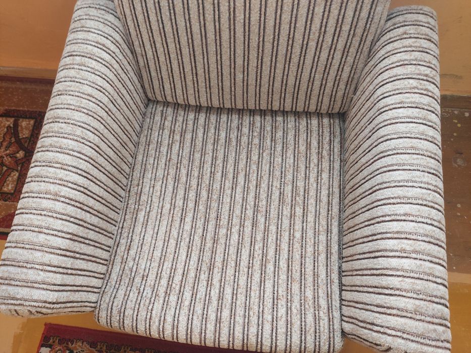 Fotel pokojowy tapicerowany