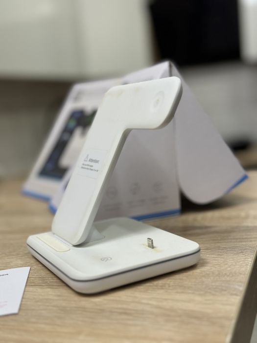 Безпровідна зарядна станція 3 в 1 з LED-підсвіткою