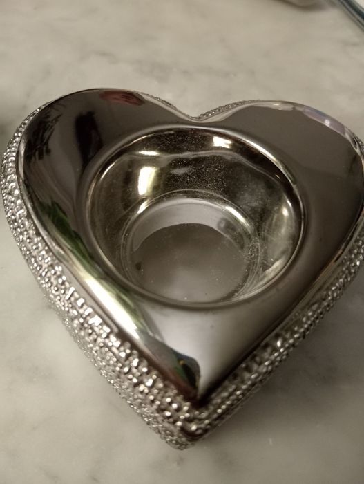 Dwa srebrne świeczniki z serii  Home&you