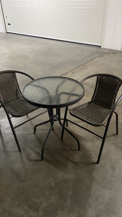 Mesa + 2 Cadeiras de exterior
