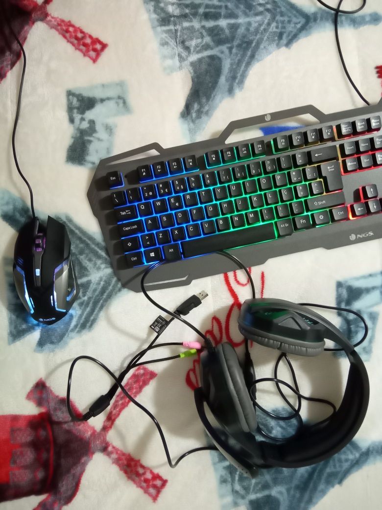 Teclado + rato + fones