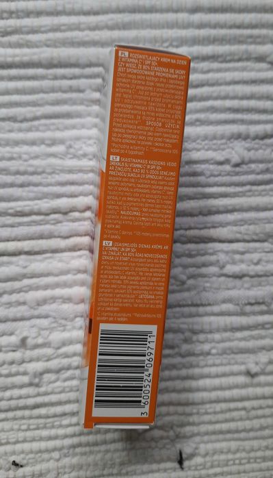 L’oreal Revitalift Clinical, Rozświetlający krem z witaminą C i SPF50+