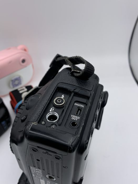 Дзеркальний фотоапарат Canon EOS 5D Body