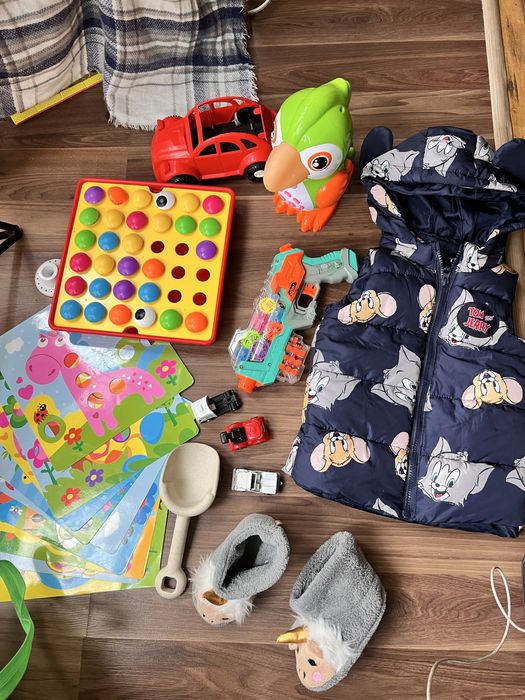 Іграшки! Машинки, одяг