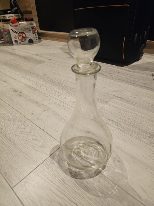 Karafka ma wino (posiadam 3szt)