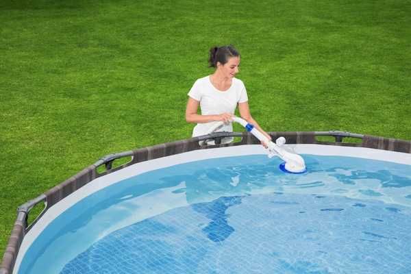 Odkurzacz automatyczny basenowy  Flowclear Aqua  Bestway 1 W do pompy