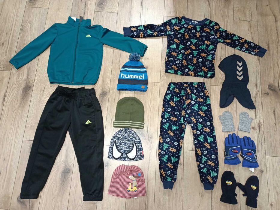 Paka ubrań dla chłopczyka rozmiarem 110/116