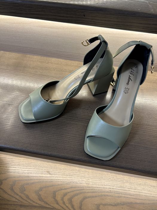 Босоніжки, 38