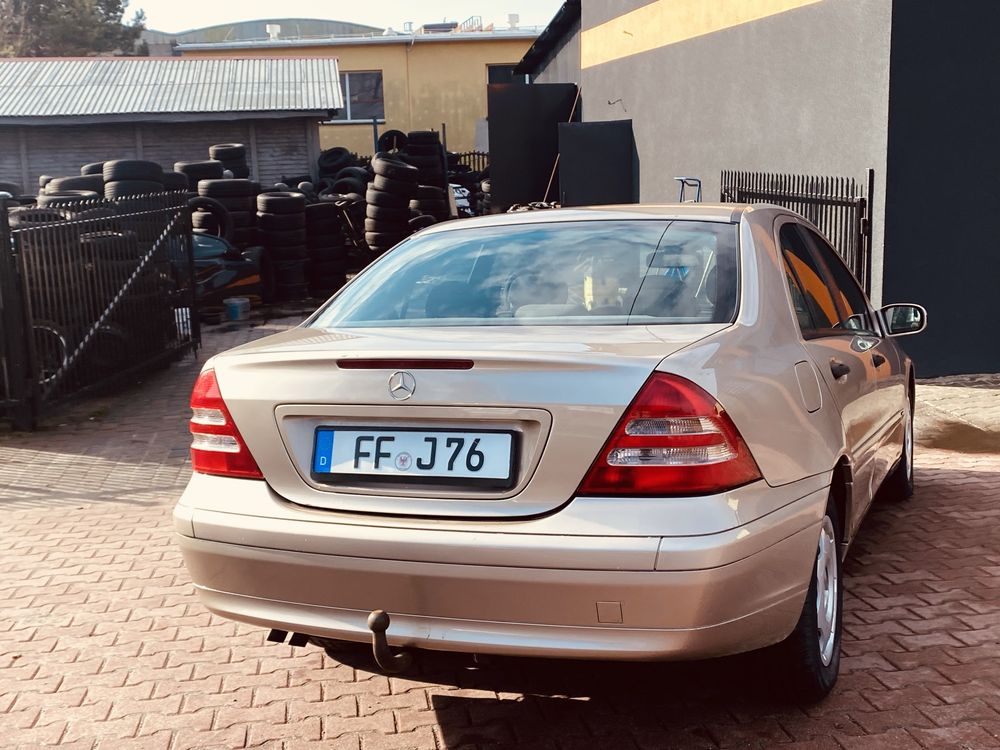 mercedes c klasa 2002 1,8bezny przeb 146 tys sedan zadbany