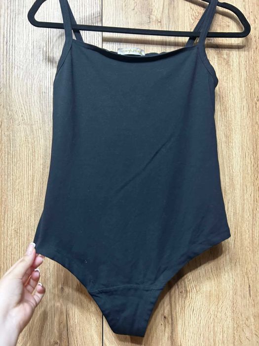 Body czarne wiązane na biuście