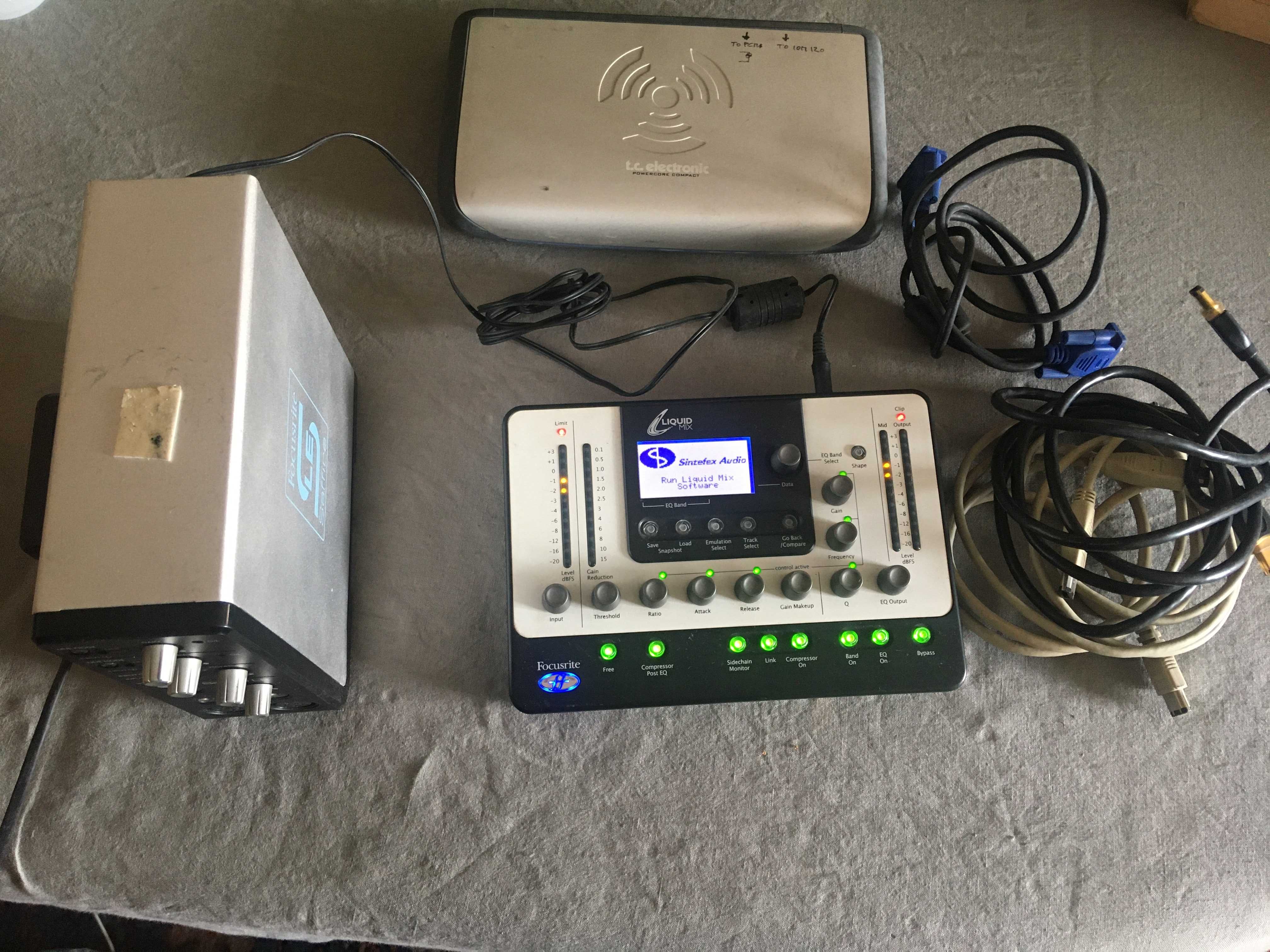 Saffire LE placa de som, Liquid mix, Powercore Compact DPU - firewire