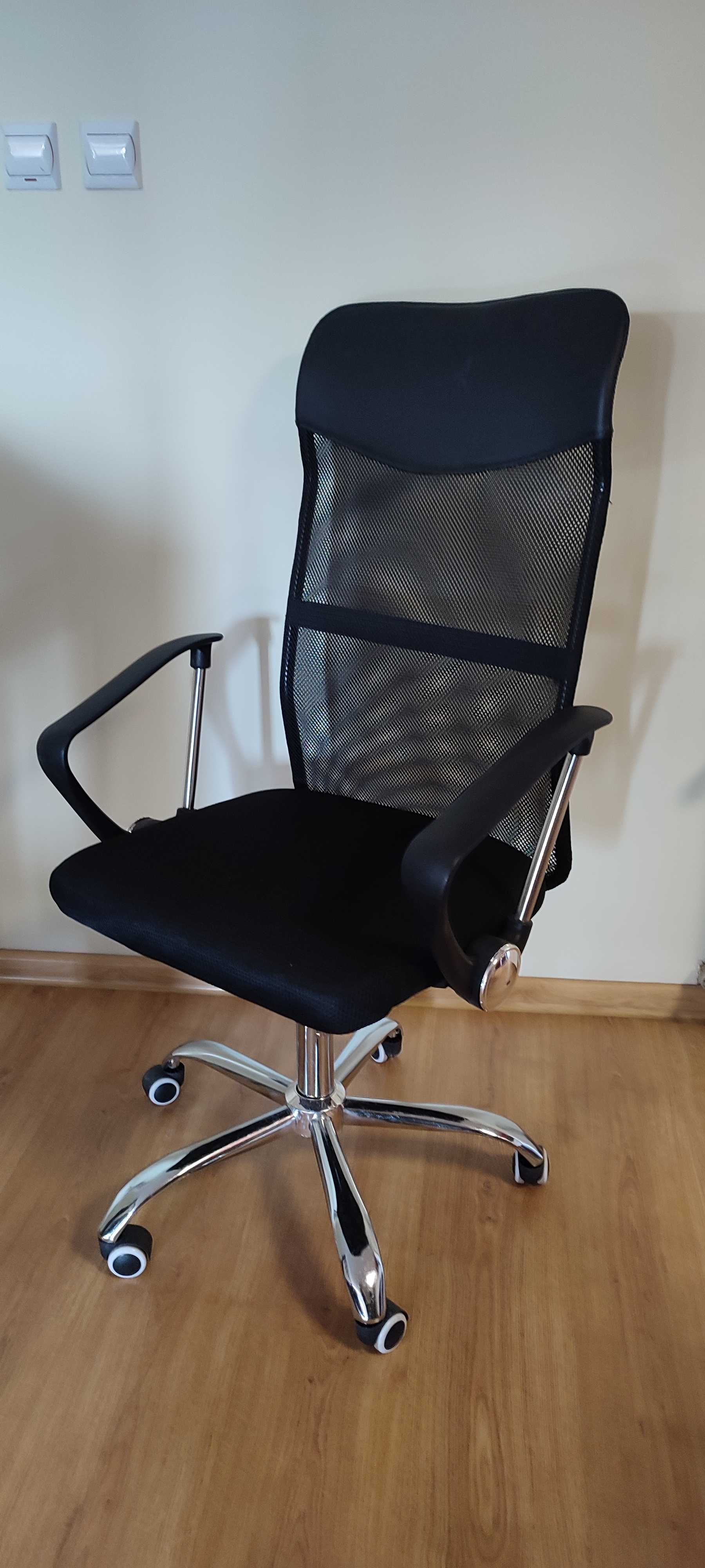 Krzesło biurowe obrotowe na kółkach