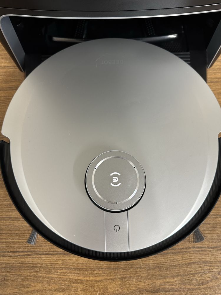 Робот-пилосос Ecovacs Deebot X1 Omni з Німеччини.