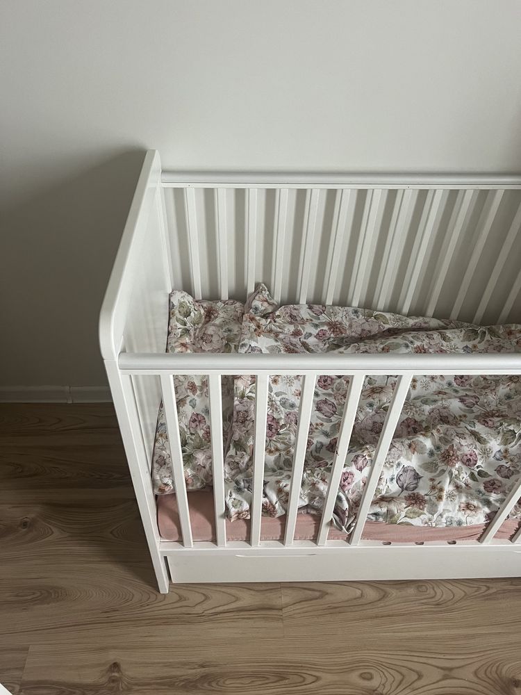 Łóżeczko niemowlęce Country Cot 120×60 z materacem