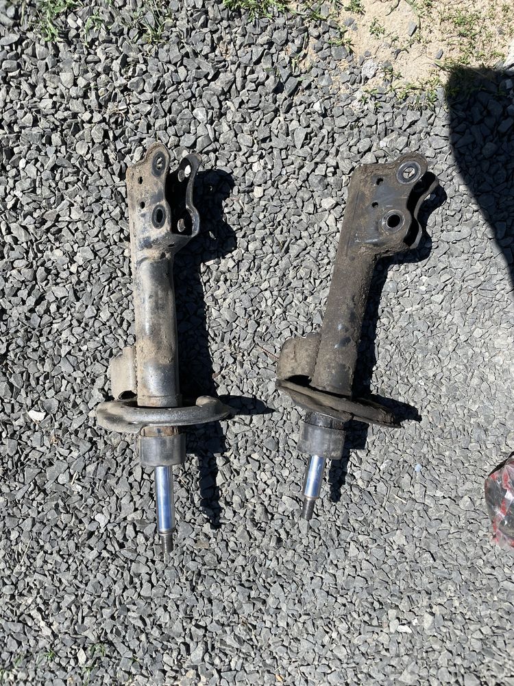 Передні стойки Mercedes B 180