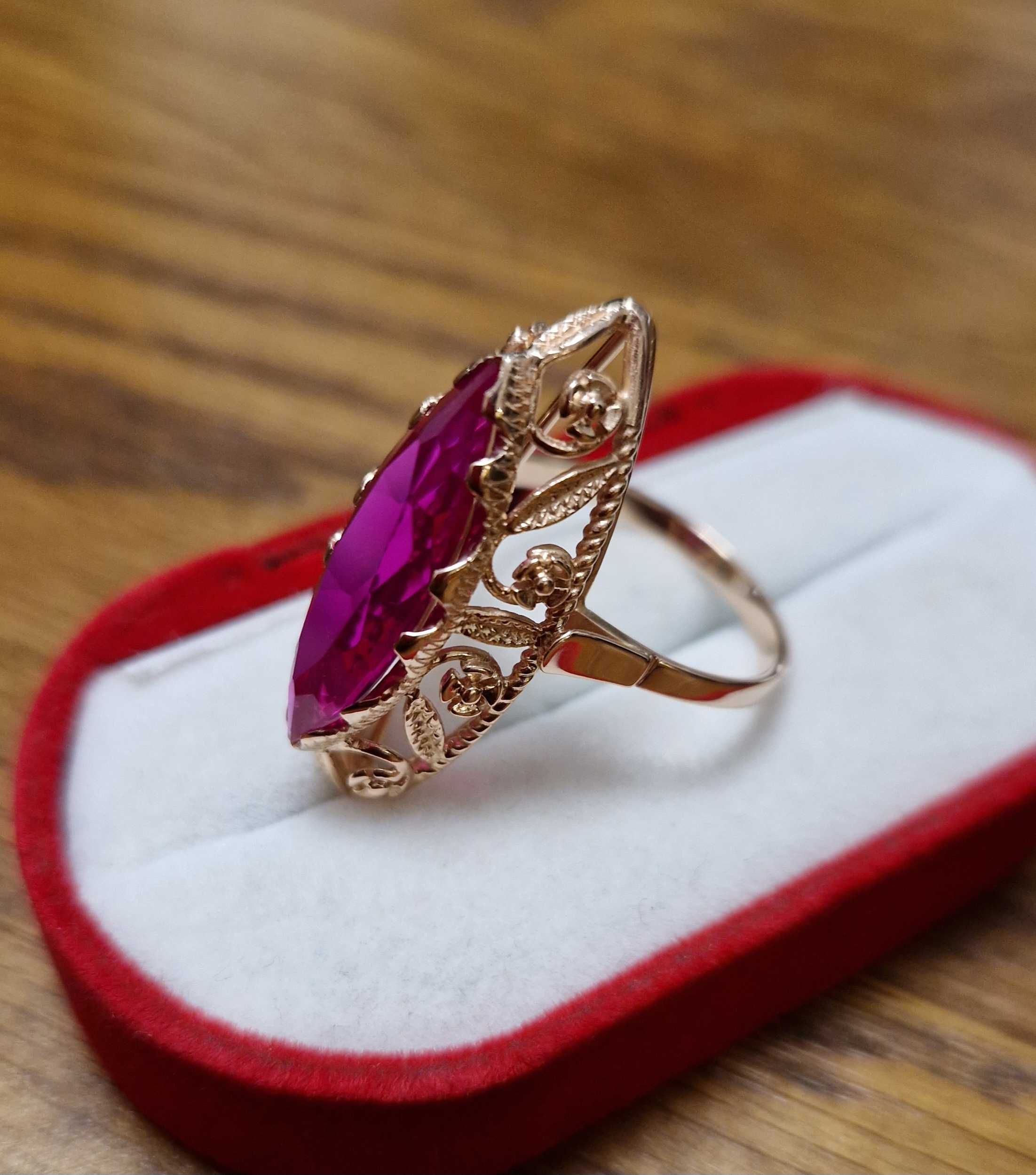 Золотое кольцо, перстень, маркиз, времён СССР. 583 проба.