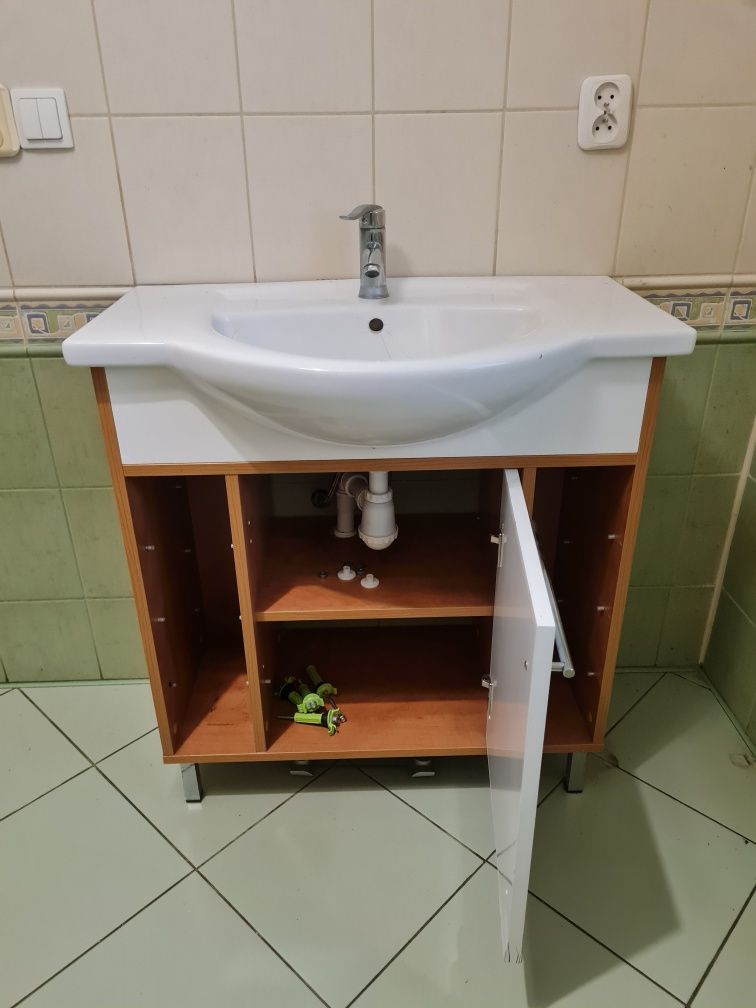 Szafka z umywalką, szafka słupek łazienkowy, lustro łazienkowe z oświe