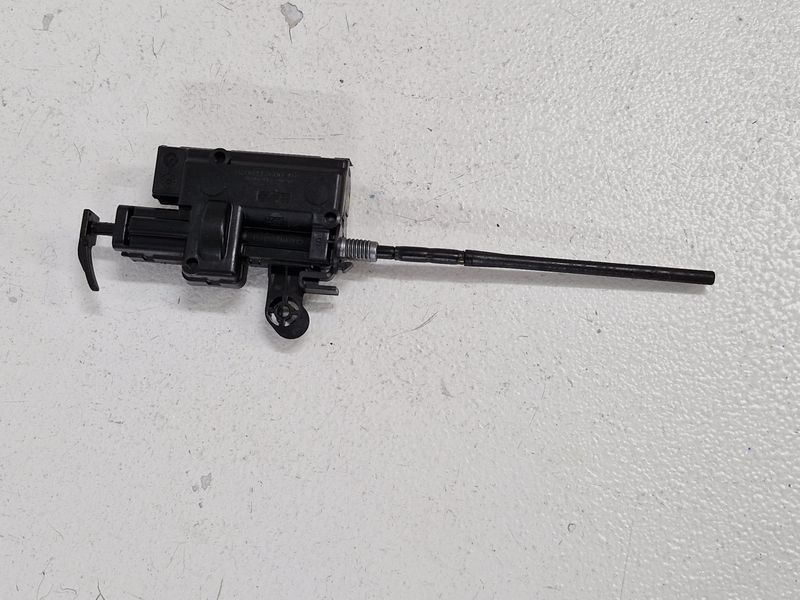 RENAULT MEGANE SCENIC 3 III SIŁOWNIK SILNICZEK KLAPKI WLEWU PALIWA 8200312600