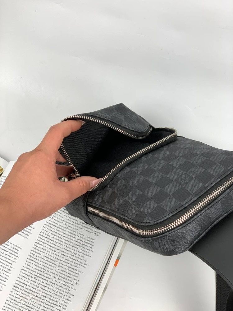 Сумка-слинг Louis Vuitton  Avenue Sling Damier Graphite