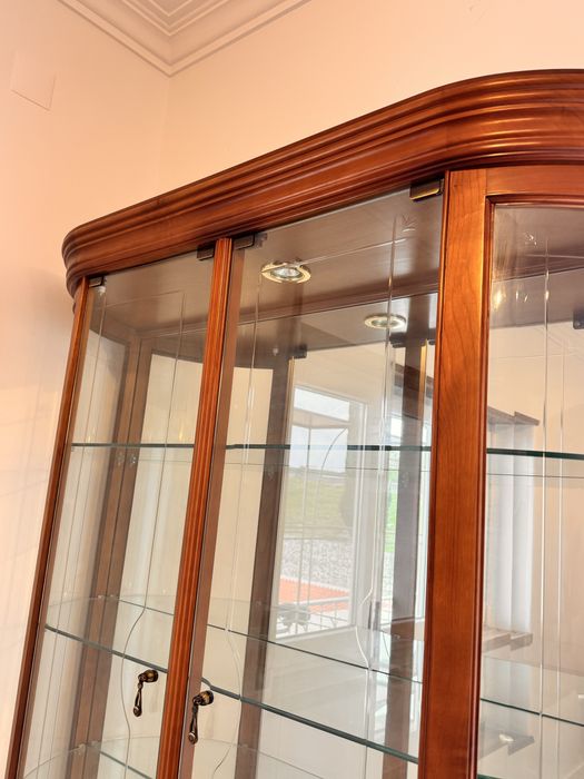 Cristaleira impecável