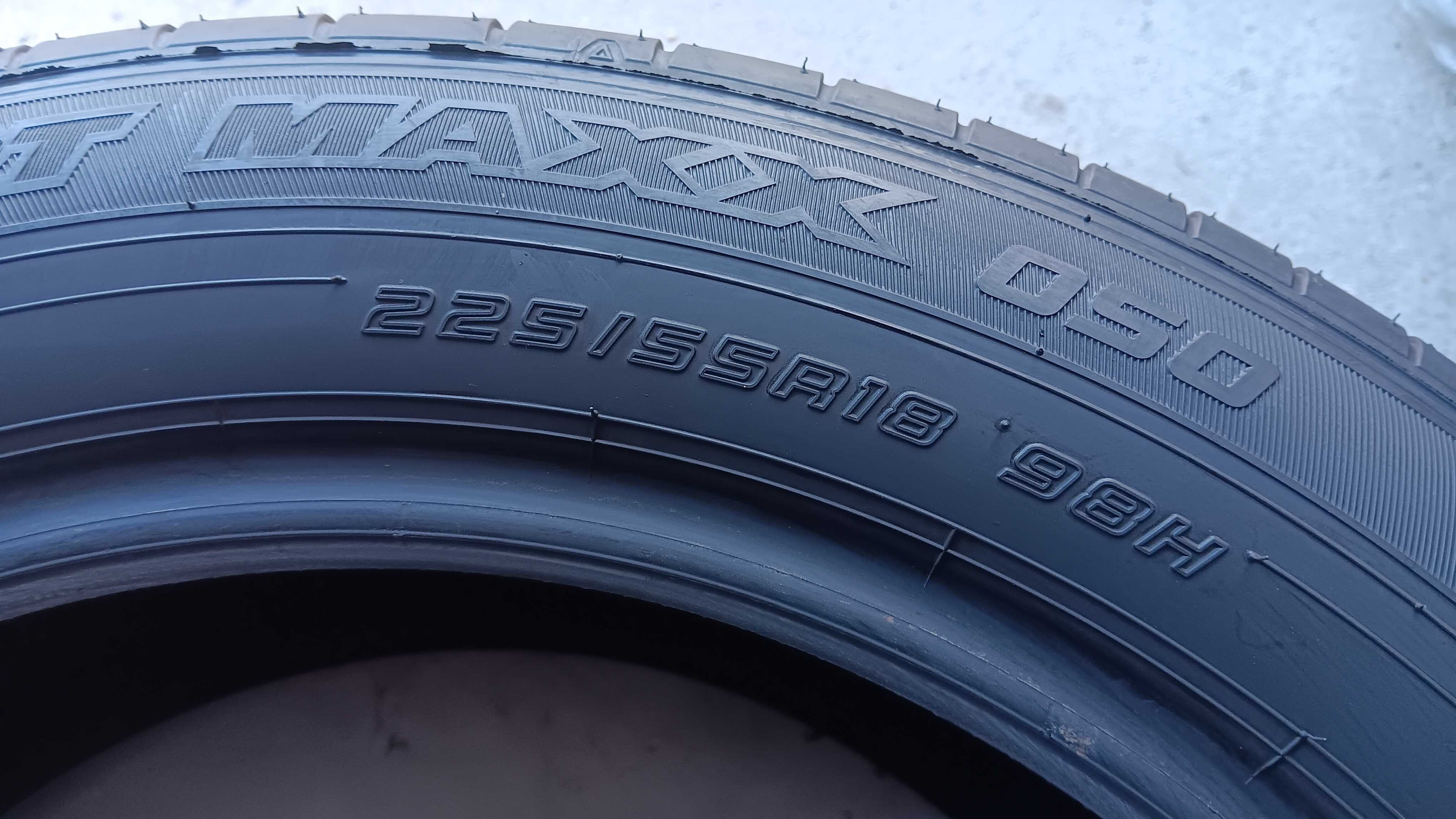 225/55/18 Dunlop sport maxx