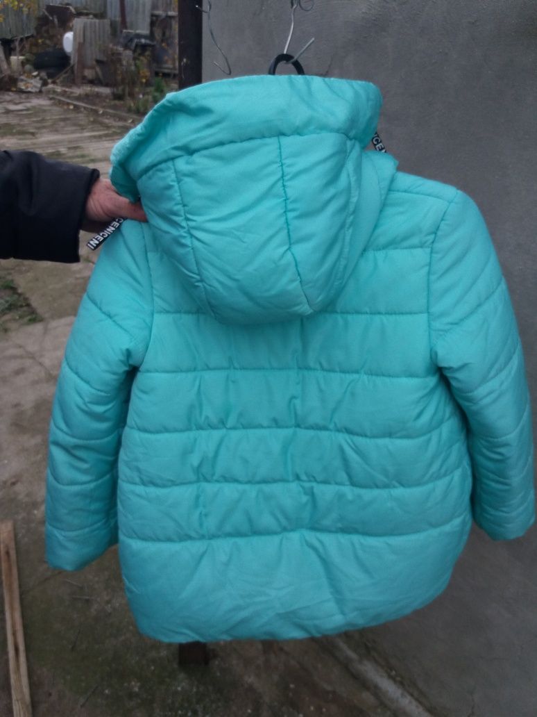 теплаяЗимняя куртка на меху на девочку на рост128 см вХорошемСостоянии