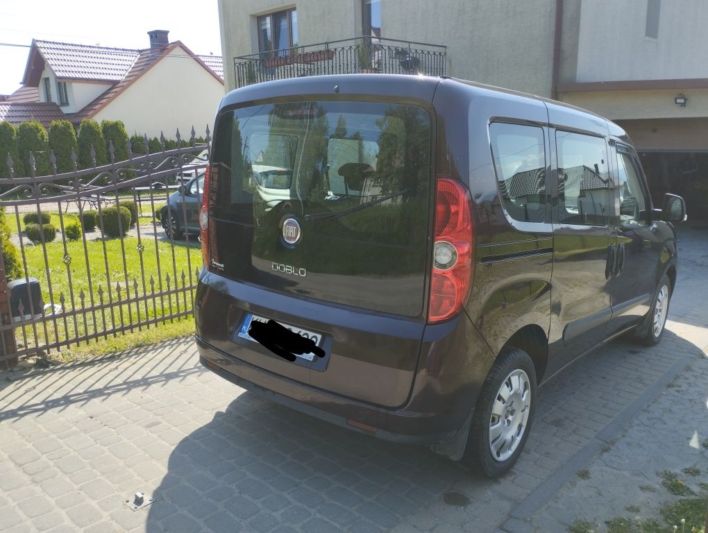 Fiat Doblo 1.6 diesel 2012 rok 5 osobowy 2x drzwi przesuwne